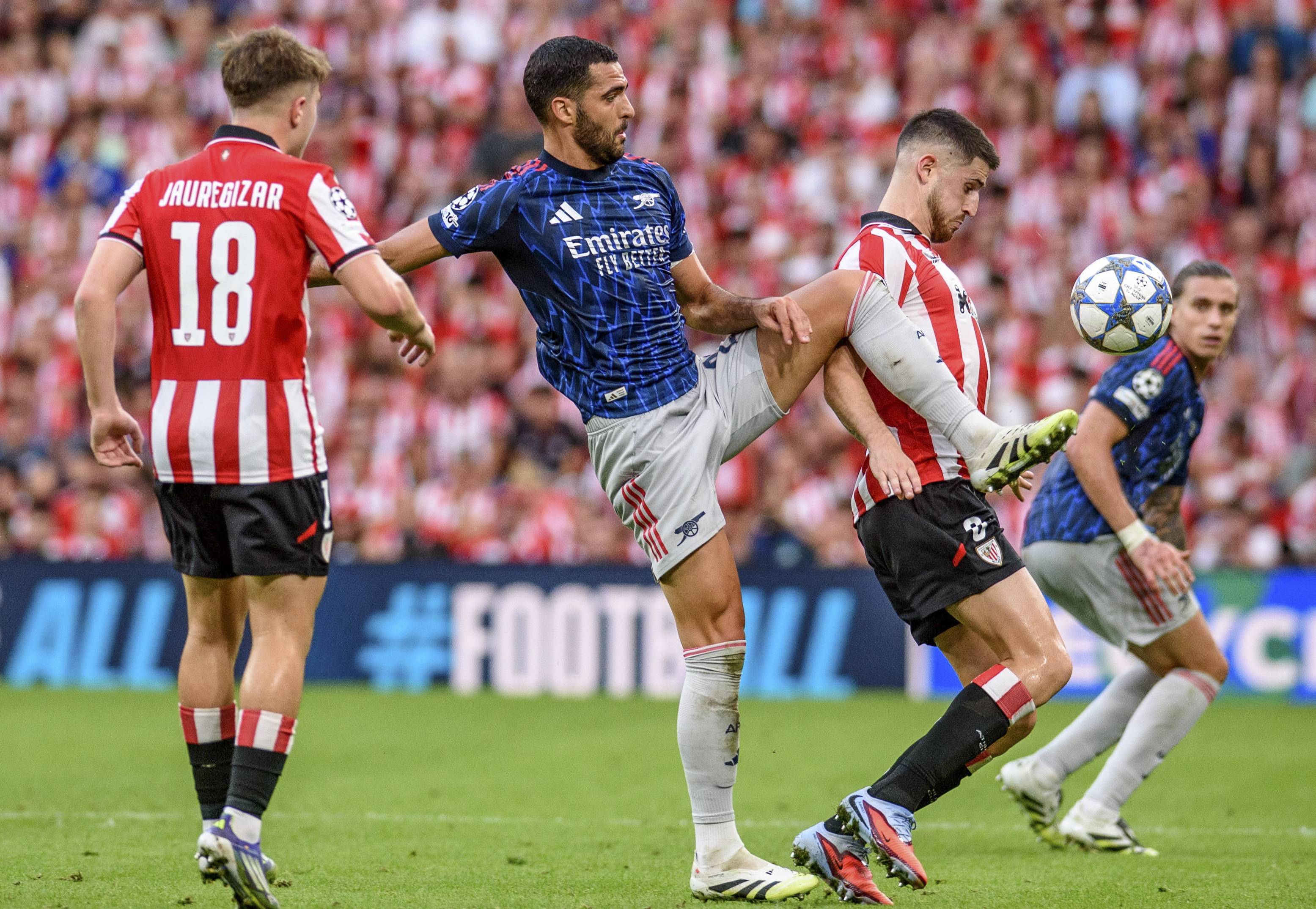 阿森纳前锋在欧冠比赛中连续进球 